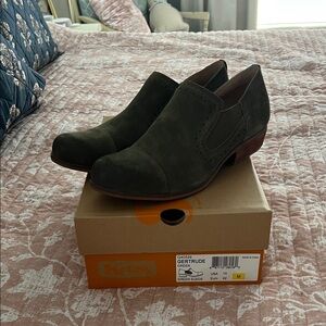 Korks Gertrude Women's Olive Suede shoes